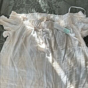 Cloth & Stone Cream Ruffle Top